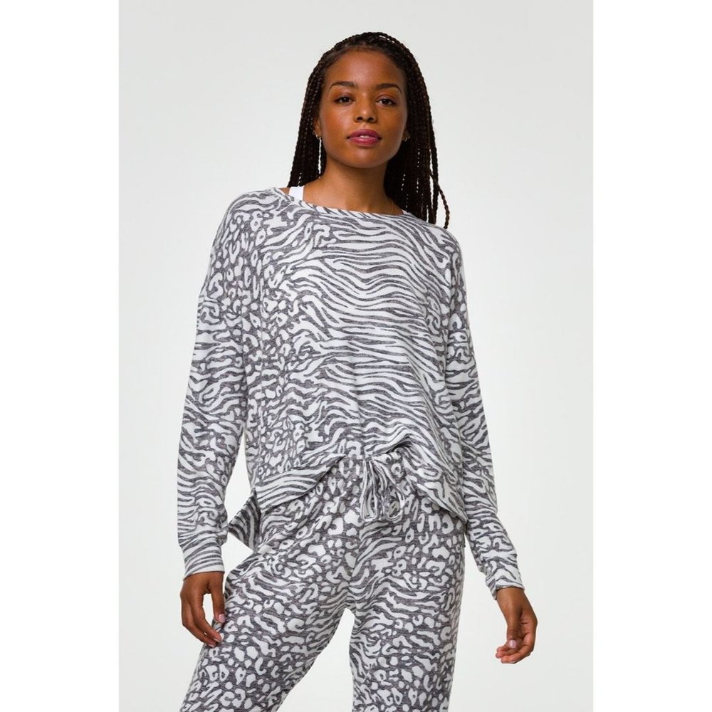 Onzie High Low Sweatshirt in Lebra size Small/Medium NWT
